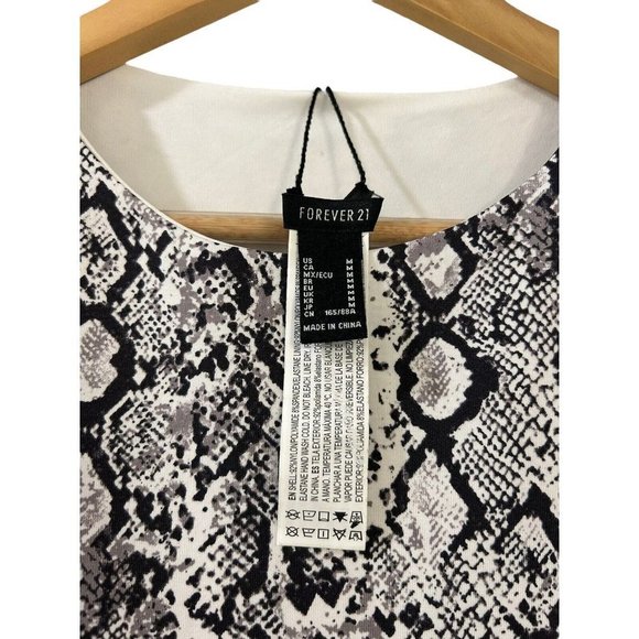 FOREVER 21 Crop Top Blouse Short Sleeve Snake Print Size Medium NWOT - Picture 6 of 8
